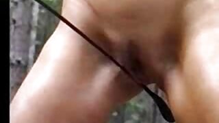 Kratkokosa japanska kurva žudi za tvrdim alatom u svojoj napaljenoj pički. Kako ti momci imaju mikro kurac, pribjegavaju upotrebi velikog dilda.